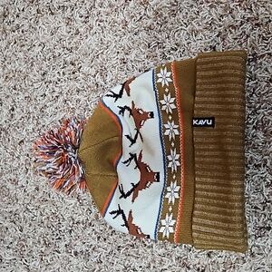Kavu knit hat with deer on it